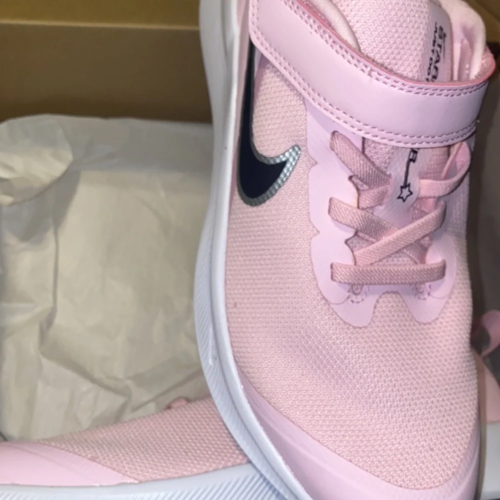 Nike star runner 3y pink ( NEW )